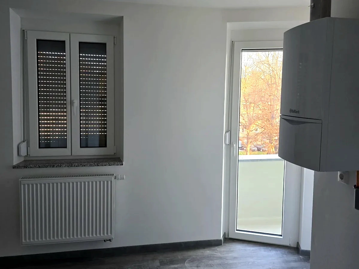 Neue Balkontür im fertig sanierten Wohnraum